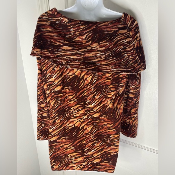Reba Animal Print Top with Button Detail - Picture 6 of 6